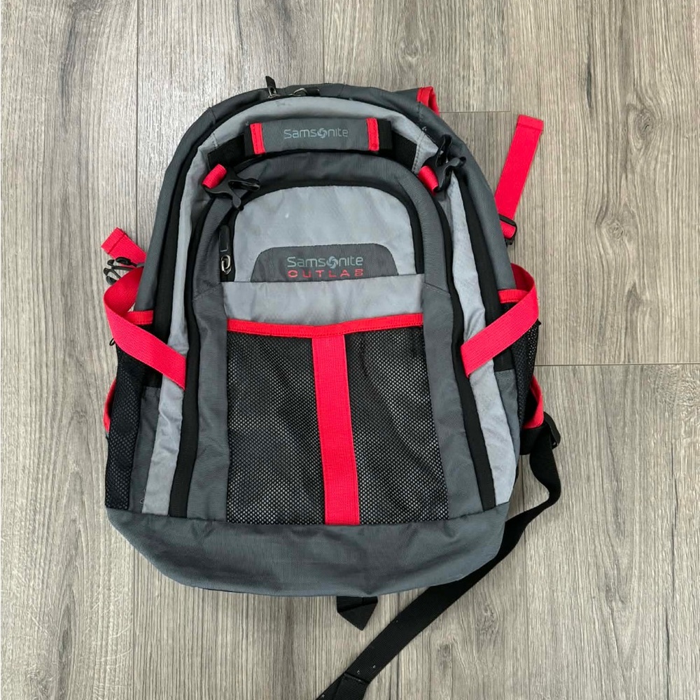 Samsonite Gray and Red Men’s Backpack with Front Mesh Pocket